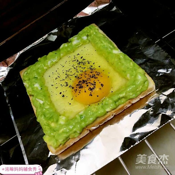 Avocado and Egg Baked Toast recipe