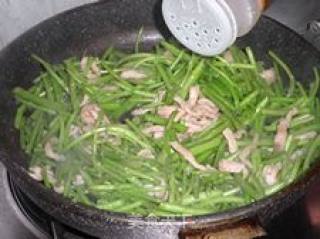 Refreshing Dish-----fried Shredded Pork with Wormwood recipe