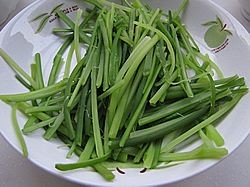 Garlic Moss Mixed with Venetian Leaves recipe