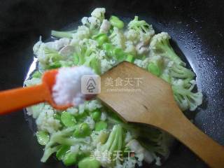 Broad Bean Pork Cauliflower Soup recipe