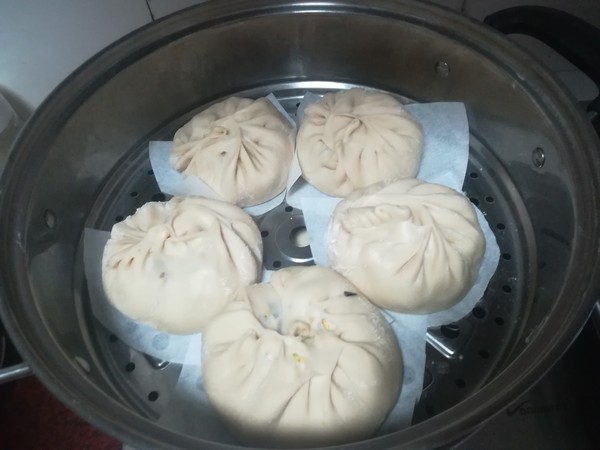 Goose Egg and Fungus Stuffed Buns recipe