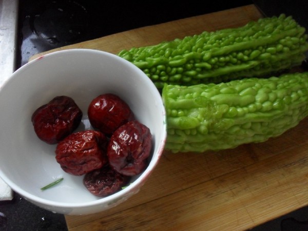 Stuffed Bitter Gourd with Red Dates recipe