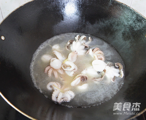 Braised Tofu with Octopus recipe