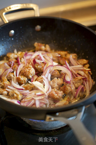 Tomato Sausage Tube Noodles recipe