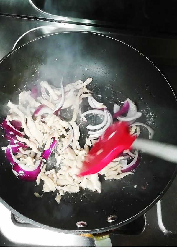 #中卓牛骨汤面# Fried Instant Noodles with Shredded Pork recipe