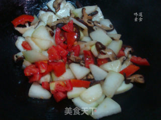 Stir-fried Winter Melon with Mushrooms and Tomatoes recipe