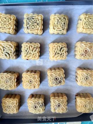 Bean Paste and Egg Yolk Mooncakes recipe