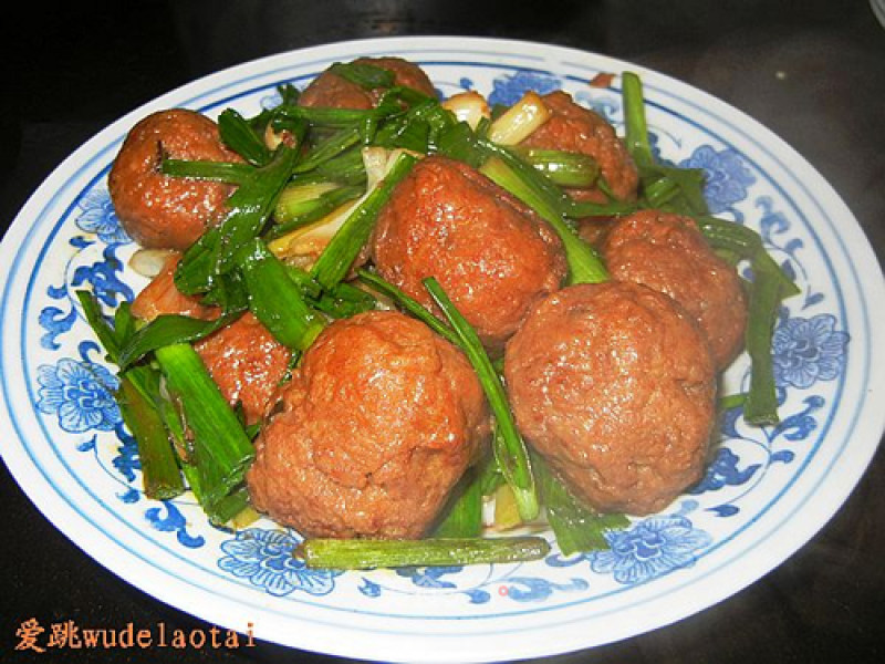 Stir-fried Lion's Head with Green Garlic recipe