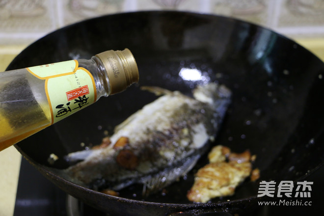 Carp Soup with Shredded Radish recipe