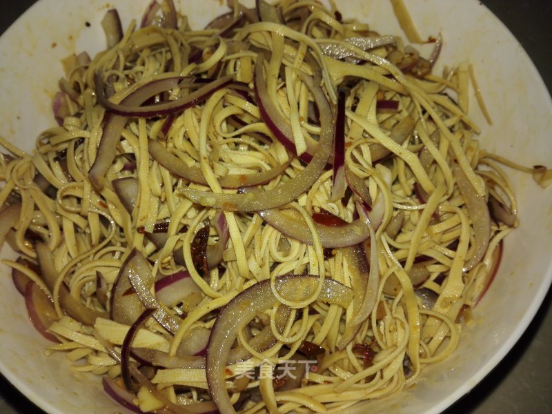 Scallions Mixed with Dried Tofu Shreds recipe