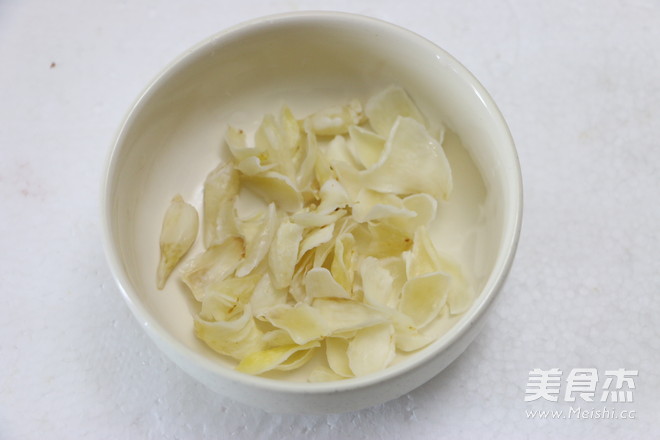 Lotus Seed Lily White Fungus Soup recipe
