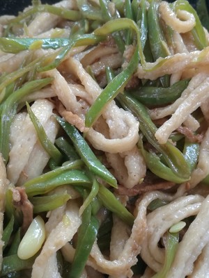 Kidney Beans Stir-fried Shredded Pork and Tendon Noodles recipe