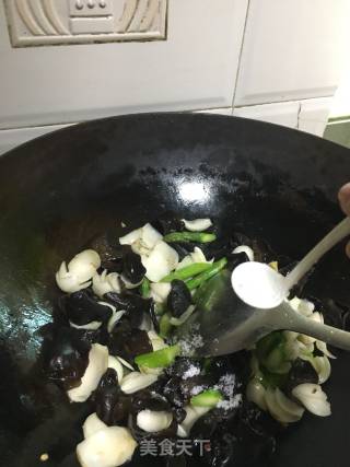 Fried Fungus with Fresh Lily recipe