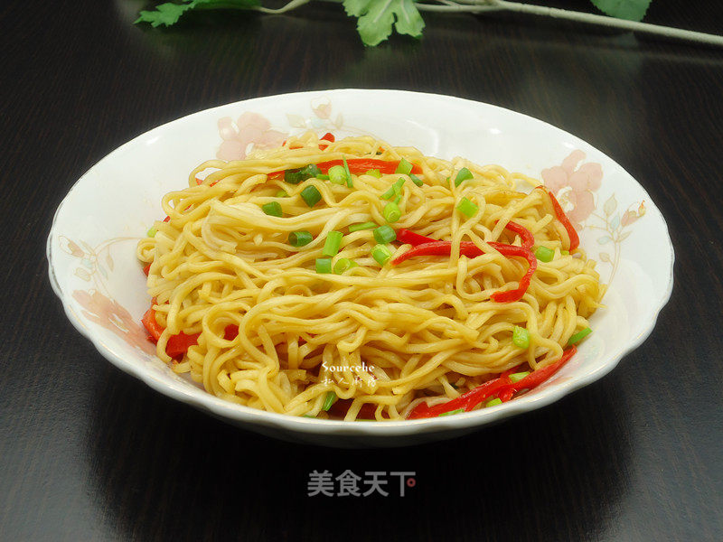 Fried Noodles with Red Pepper recipe