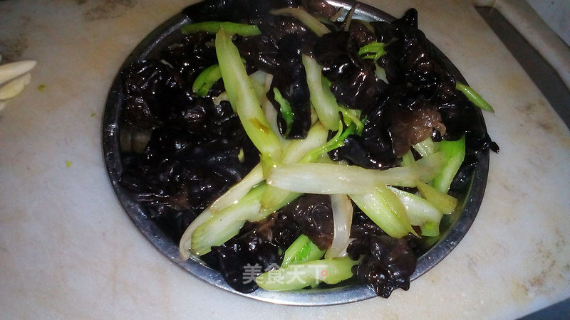 Celery Stir-fried Cloud Ears recipe