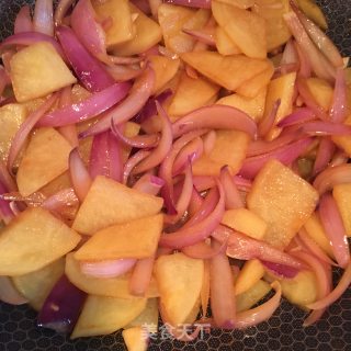 Fried Potato Chips with Purple Onion recipe