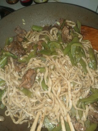 Hand-made Noodles are Also Steamed in The Sauna-----simmered Noodles with Beans and Ribs recipe