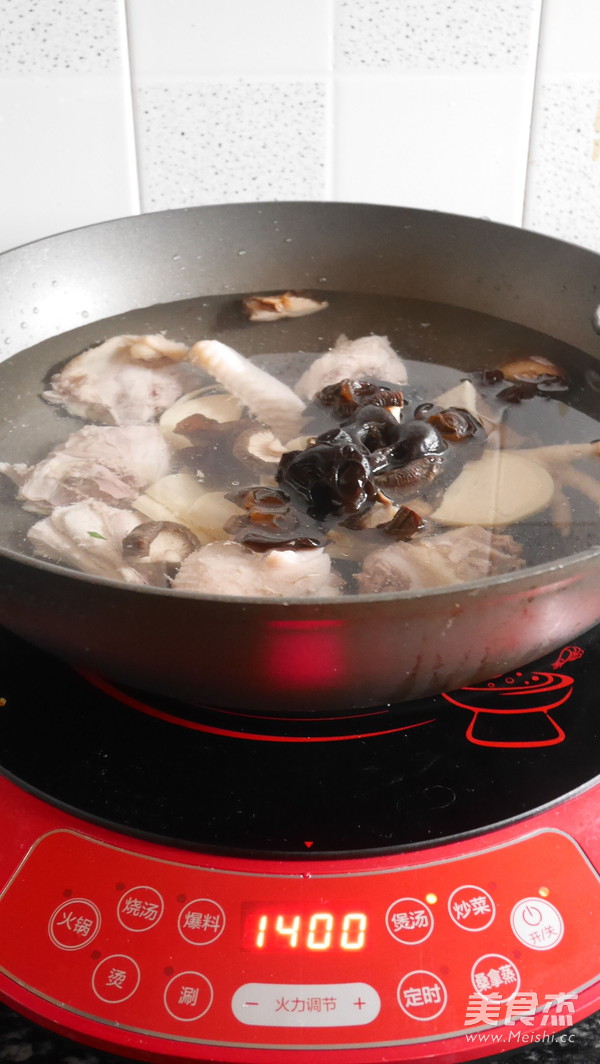 Chicken with Winter Bamboo Shoots and Fresh Ru Soup in The Cold Winter recipe