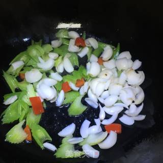 Stir-fried Lily with Celery recipe