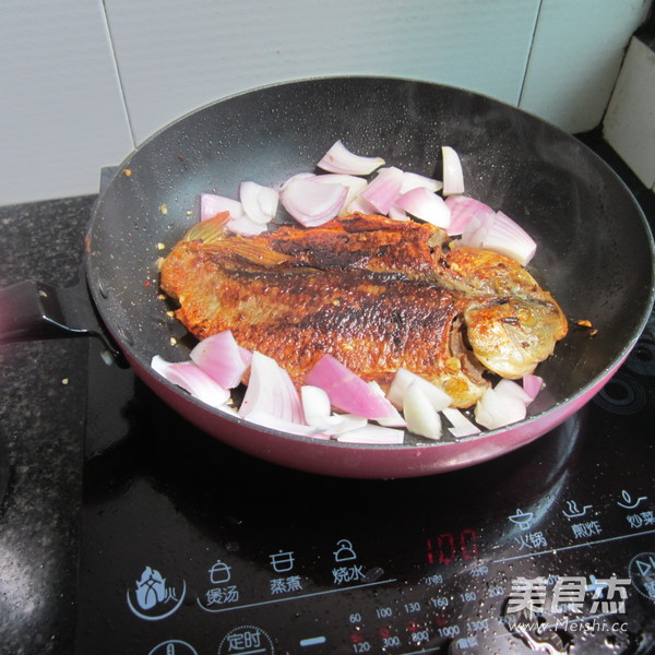 Fried Fish with Onions recipe