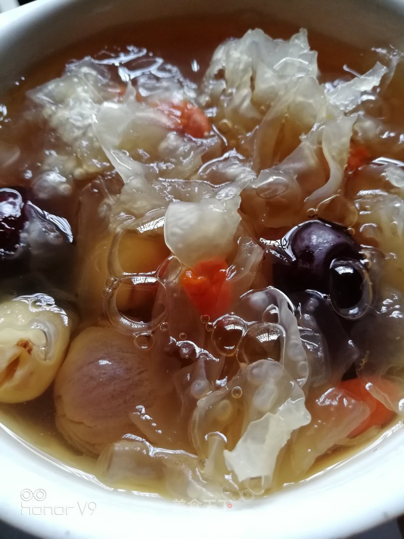 Longan, Lotus Seed and Tremella Soup recipe