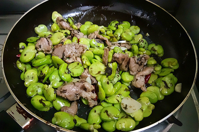 Fried Broad Beans with Olive Vegetables recipe