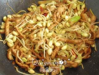 Stir-fried Pork with Black Bean Sprouts recipe