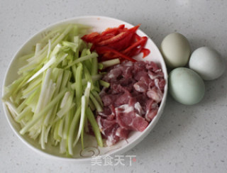 Simple and Quick Homemade Stir-fry-fried Lean Meat with Eggs and Chives recipe