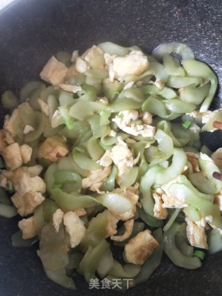 Old Cucumber Scrambled Eggs recipe