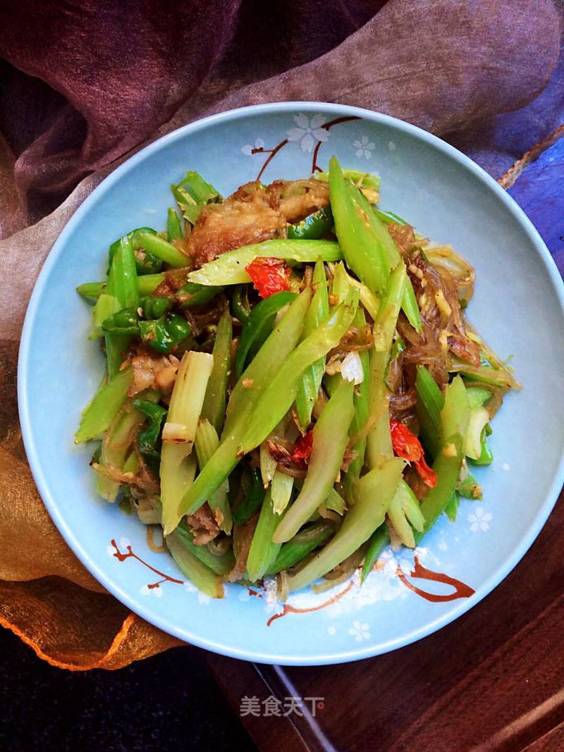 Celery Stir-fried Noodles recipe