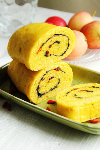 It’s Cool for Autumn: [pumpkin, Wolfberry and Black Sesame Roll] recipe