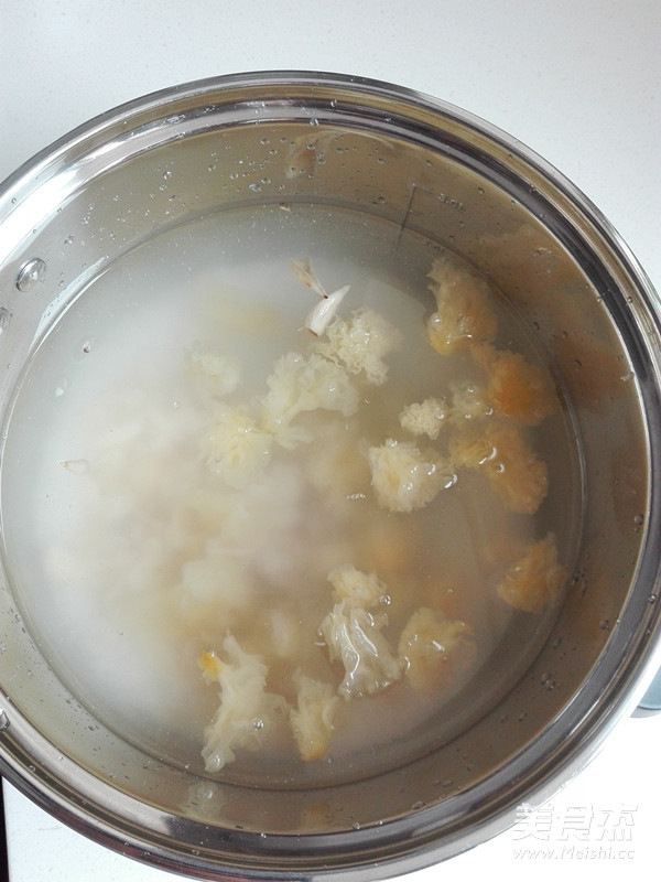 Evergrande Xing'an Lily White Fungus Rice Porridge recipe