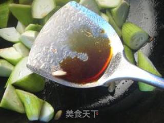 Stir-fried Lychee with Loofah recipe