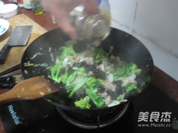 Stir-fried Broccoli with Lily recipe