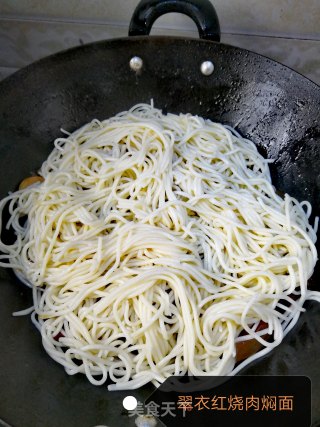 Cuiyi Braised Pork Noodles recipe