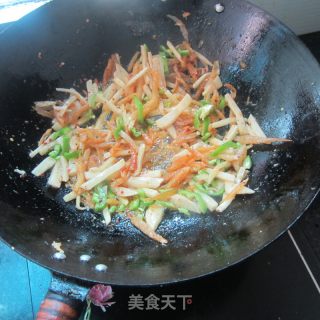 Fried Sea Dried Fish with Salted Radish recipe