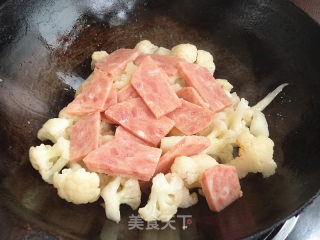 Stir-fried Cauliflower with Ham recipe