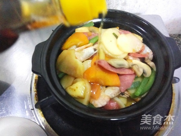 Arctic Shrimp and Sausage Rice Cake in Claypot recipe