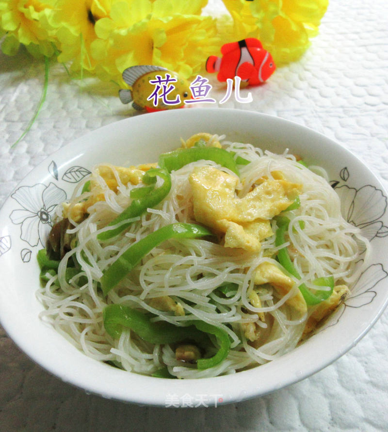 Stir-fried Rice Noodles with Mustard Green Pepper and Duck Egg recipe