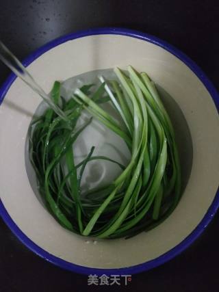Stir-fried Chives with Soybean Curd recipe