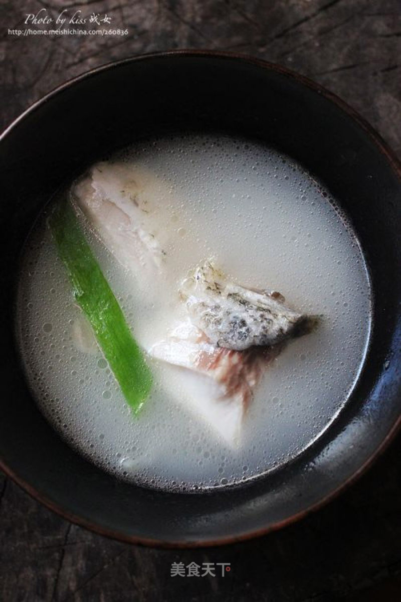 Invigorate The Spleen and Nourish Qi---fish Head in White Soup