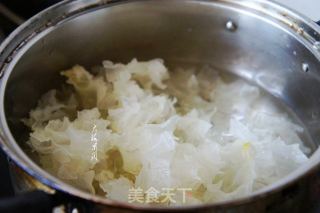 Tremella and Apple Appetizer Soup recipe