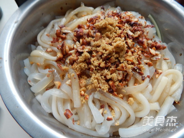 Shredded Pork Salad with Potato Powder recipe