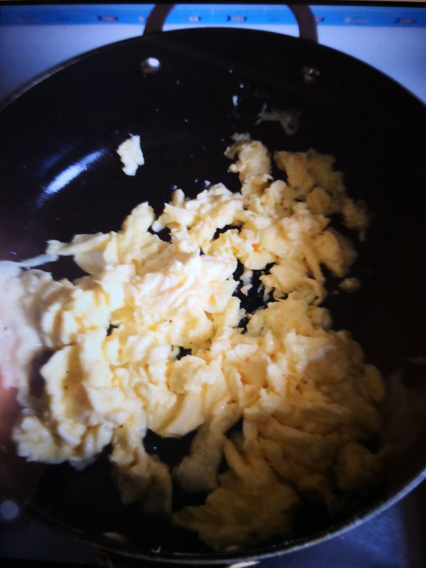 Scrambled Eggs with Black Onion recipe