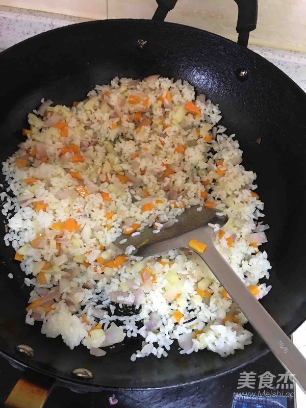 Fried Rice with Onion and Lotus Root recipe