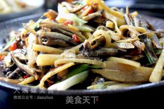 Stir-fried Dried Fish with Sour Bamboo Shoots recipe