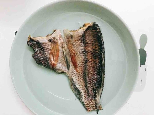 Steamed Salted Fish with Sour Radish recipe