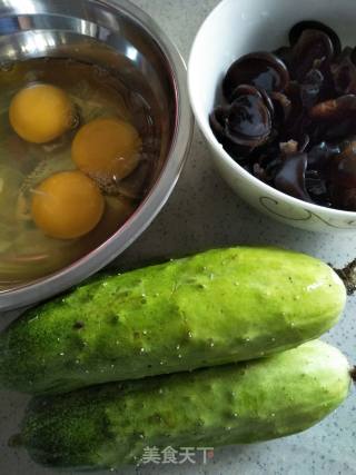 Scrambled Eggs with Cucumber and Fungus recipe