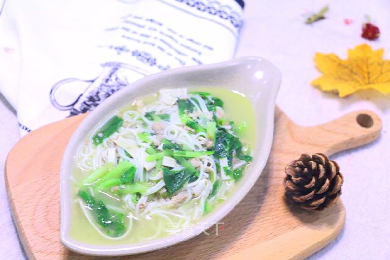 Baby Chicken Noodle Soup Nutritional Supplement, Chicken Drumsticks + Small Green Vegetables + Shredded Shredded Leaves recipe