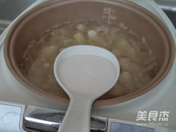 Horseshoe Longan and Tremella Soup recipe